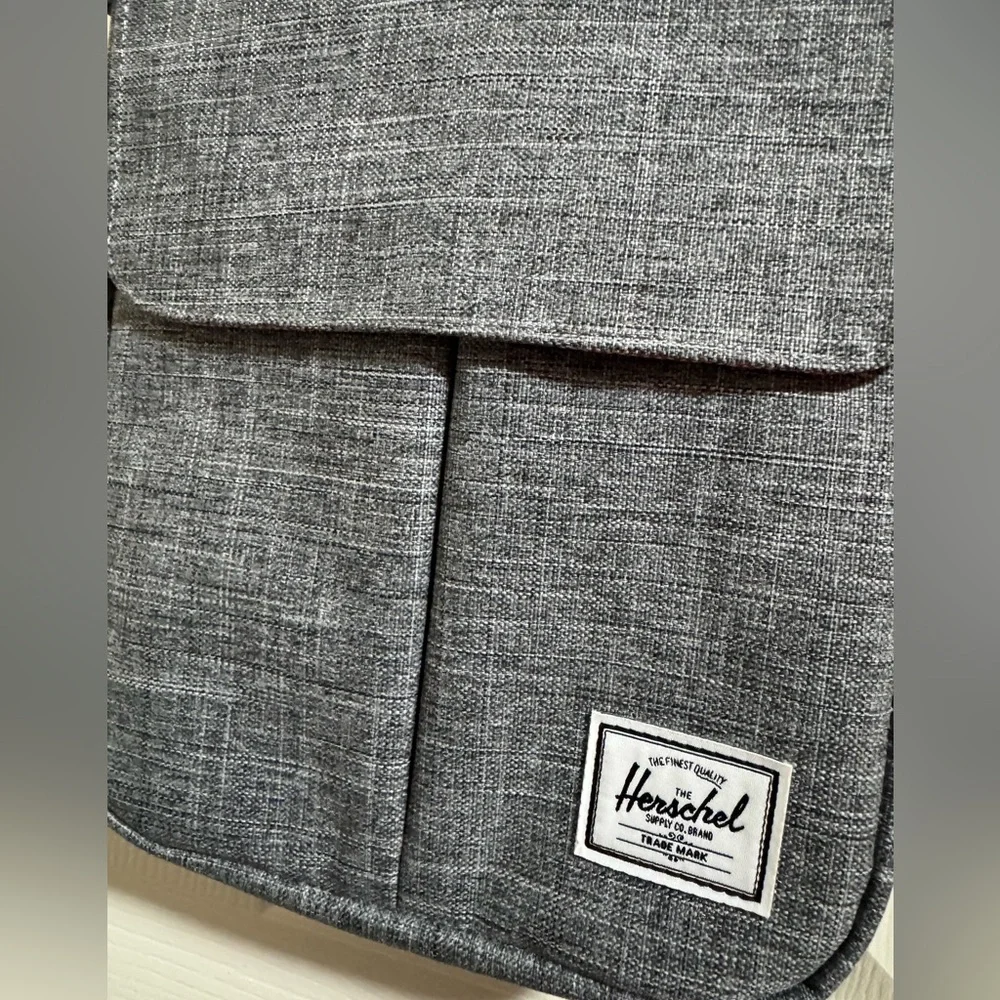 Herschel Supply Company Gray Textured Messenger Crossbody